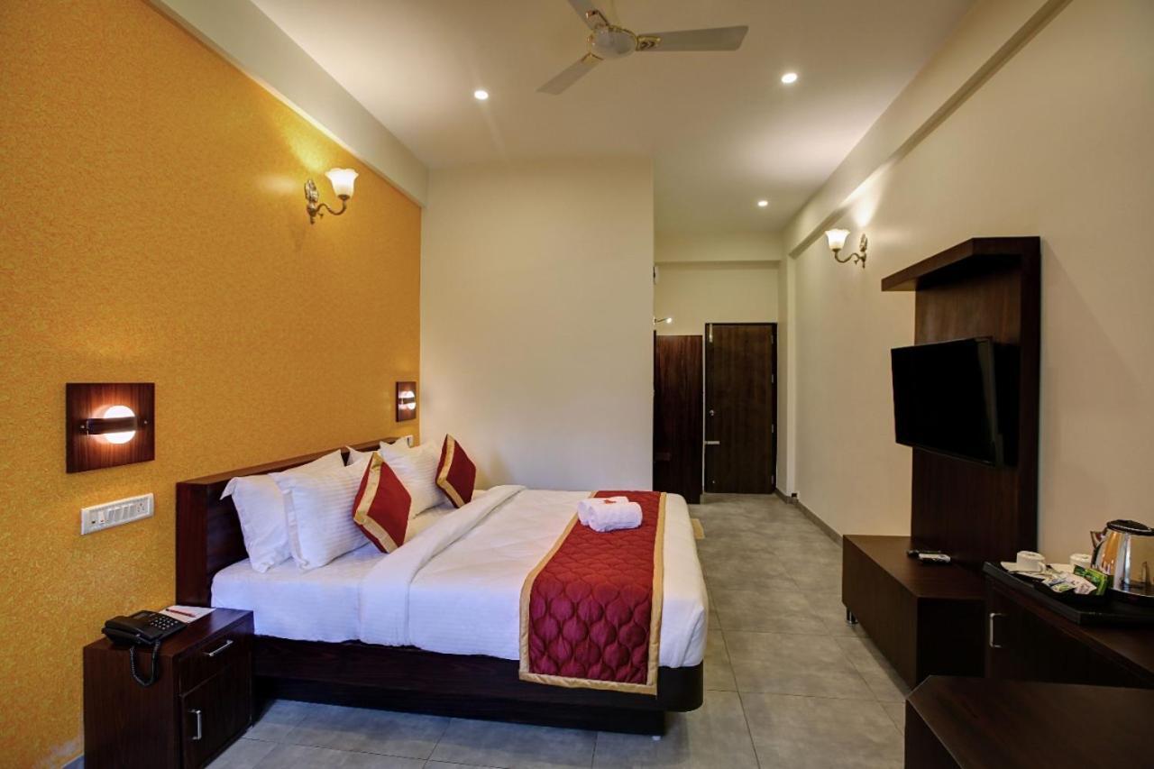 แพดดิงตัน รีสอร์ต แอนด์ สปา Hotel กูชาลนาการ์ ภายนอก รูปภาพ